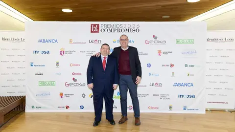 El periódico digital Heraldo de León reivindicó este jueves “el periodismo comprometido” durante la gala de celebración de su primer aniversario, para cuya conmemoración se procedió a la entrega de los I Premios Compromiso, con los que reconoció a personas e instituciones “referentes” en la provincia. El Auditorio Ciudad de León fue el lugar elegido para celebrar la gala que reunió a una nutrida representación de la sociedad leonesa con más de 400 invitados que llenaron el auditorio Ciudad de León y no quisieron perderse la celebración del primer año de vida de un medio que, tal y como se subrayó durante el evento, “nace y crece desde un propósito, una incuestionable vocación de servicio y un comprometido compromiso con la sociedad”. Fotos: cara A cara