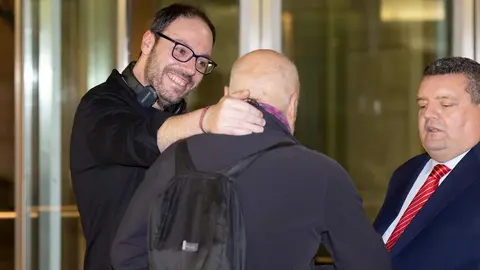 El periódico digital Heraldo de León reivindicó este jueves “el periodismo comprometido” durante la gala de celebración de su primer aniversario, para cuya conmemoración se procedió a la entrega de los I Premios Compromiso, con los que reconoció a personas e instituciones “referentes” en la provincia. El Auditorio Ciudad de León fue el lugar elegido para celebrar la gala que reunió a una nutrida representación de la sociedad leonesa con más de 400 invitados que llenaron el auditorio Ciudad de León y no quisieron perderse la celebración del primer año de vida de un medio que, tal y como se subrayó durante el evento, “nace y crece desde un propósito, una incuestionable vocación de servicio y un comprometido compromiso con la sociedad”. Fotos: cara A cara