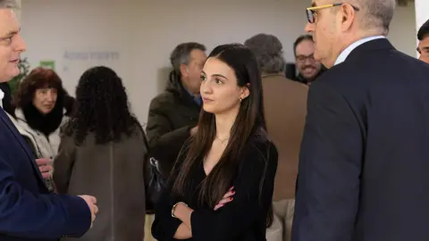 El periódico digital Heraldo de León reivindicó este jueves “el periodismo comprometido” durante la gala de celebración de su primer aniversario, para cuya conmemoración se procedió a la entrega de los I Premios Compromiso, con los que reconoció a personas e instituciones “referentes” en la provincia. El Auditorio Ciudad de León fue el lugar elegido para celebrar la gala que reunió a una nutrida representación de la sociedad leonesa con más de 400 invitados que llenaron el auditorio Ciudad de León y no quisieron perderse la celebración del primer año de vida de un medio que, tal y como se subrayó durante el evento, “nace y crece desde un propósito, una incuestionable vocación de servicio y un comprometido compromiso con la sociedad”. Fotos: cara A cara