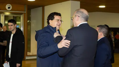 El periódico digital Heraldo de León reivindicó este jueves “el periodismo comprometido” durante la gala de celebración de su primer aniversario, para cuya conmemoración se procedió a la entrega de los I Premios Compromiso, con los que reconoció a personas e instituciones “referentes” en la provincia. El Auditorio Ciudad de León fue el lugar elegido para celebrar la gala que reunió a una nutrida representación de la sociedad leonesa con más de 400 invitados que llenaron el auditorio Ciudad de León y no quisieron perderse la celebración del primer año de vida de un medio que, tal y como se subrayó durante el evento, “nace y crece desde un propósito, una incuestionable vocación de servicio y un comprometido compromiso con la sociedad”. Fotos: cara A cara