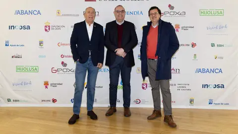 El periódico digital Heraldo de León reivindicó este jueves “el periodismo comprometido” durante la gala de celebración de su primer aniversario, para cuya conmemoración se procedió a la entrega de los I Premios Compromiso, con los que reconoció a personas e instituciones “referentes” en la provincia. El Auditorio Ciudad de León fue el lugar elegido para celebrar la gala que reunió a una nutrida representación de la sociedad leonesa con más de 400 invitados que llenaron el auditorio Ciudad de León y no quisieron perderse la celebración del primer año de vida de un medio que, tal y como se subrayó durante el evento, “nace y crece desde un propósito, una incuestionable vocación de servicio y un comprometido compromiso con la sociedad”. Fotos: cara A cara