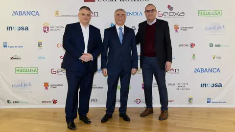 El periódico digital Heraldo de León reivindicó este jueves “el periodismo comprometido” durante la gala de celebración de su primer aniversario, para cuya conmemoración se procedió a la entrega de los I Premios Compromiso, con los que reconoció a personas e instituciones “referentes” en la provincia. El Auditorio Ciudad de León fue el lugar elegido para celebrar la gala que reunió a una nutrida representación de la sociedad leonesa con más de 400 invitados que llenaron el auditorio Ciudad de León y no quisieron perderse la celebración del primer año de vida de un medio que, tal y como se subrayó durante el evento, “nace y crece desde un propósito, una incuestionable vocación de servicio y un comprometido compromiso con la sociedad”. Fotos: cara A cara