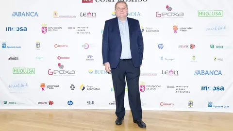 El periódico digital Heraldo de León reivindicó este jueves “el periodismo comprometido” durante la gala de celebración de su primer aniversario, para cuya conmemoración se procedió a la entrega de los I Premios Compromiso, con los que reconoció a personas e instituciones “referentes” en la provincia. El Auditorio Ciudad de León fue el lugar elegido para celebrar la gala que reunió a una nutrida representación de la sociedad leonesa con más de 400 invitados que llenaron el auditorio Ciudad de León y no quisieron perderse la celebración del primer año de vida de un medio que, tal y como se subrayó durante el evento, “nace y crece desde un propósito, una incuestionable vocación de servicio y un comprometido compromiso con la sociedad”. Fotos: cara A cara