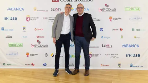 El periódico digital Heraldo de León reivindicó este jueves “el periodismo comprometido” durante la gala de celebración de su primer aniversario, para cuya conmemoración se procedió a la entrega de los I Premios Compromiso, con los que reconoció a personas e instituciones “referentes” en la provincia. El Auditorio Ciudad de León fue el lugar elegido para celebrar la gala que reunió a una nutrida representación de la sociedad leonesa con más de 400 invitados que llenaron el auditorio Ciudad de León y no quisieron perderse la celebración del primer año de vida de un medio que, tal y como se subrayó durante el evento, “nace y crece desde un propósito, una incuestionable vocación de servicio y un comprometido compromiso con la sociedad”. Fotos: cara A cara