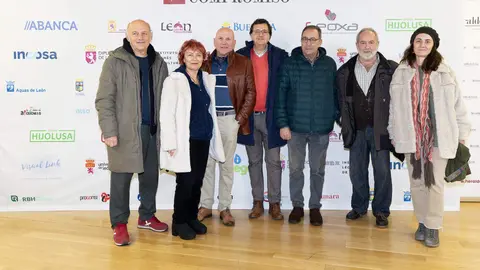 El periódico digital Heraldo de León reivindicó este jueves “el periodismo comprometido” durante la gala de celebración de su primer aniversario, para cuya conmemoración se procedió a la entrega de los I Premios Compromiso, con los que reconoció a personas e instituciones “referentes” en la provincia. El Auditorio Ciudad de León fue el lugar elegido para celebrar la gala que reunió a una nutrida representación de la sociedad leonesa con más de 400 invitados que llenaron el auditorio Ciudad de León y no quisieron perderse la celebración del primer año de vida de un medio que, tal y como se subrayó durante el evento, “nace y crece desde un propósito, una incuestionable vocación de servicio y un comprometido compromiso con la sociedad”. Fotos: cara A cara