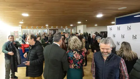 El periódico digital Heraldo de León reivindicó este jueves “el periodismo comprometido” durante la gala de celebración de su primer aniversario, para cuya conmemoración se procedió a la entrega de los I Premios Compromiso, con los que reconoció a personas e instituciones “referentes” en la provincia. El Auditorio Ciudad de León fue el lugar elegido para celebrar la gala que reunió a una nutrida representación de la sociedad leonesa con más de 400 invitados que llenaron el auditorio Ciudad de León y no quisieron perderse la celebración del primer año de vida de un medio que, tal y como se subrayó durante el evento, “nace y crece desde un propósito, una incuestionable vocación de servicio y un comprometido compromiso con la sociedad”. Fotos: cara A cara