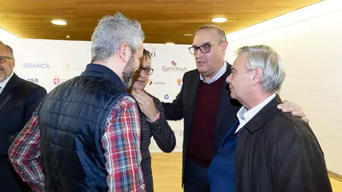 El periódico digital Heraldo de León reivindicó este jueves “el periodismo comprometido” durante la gala de celebración de su primer aniversario, para cuya conmemoración se procedió a la entrega de los I Premios Compromiso, con los que reconoció a personas e instituciones “referentes” en la provincia. El Auditorio Ciudad de León fue el lugar elegido para celebrar la gala que reunió a una nutrida representación de la sociedad leonesa con más de 400 invitados que llenaron el auditorio Ciudad de León y no quisieron perderse la celebración del primer año de vida de un medio que, tal y como se subrayó durante el evento, “nace y crece desde un propósito, una incuestionable vocación de servicio y un comprometido compromiso con la sociedad”. Fotos: cara A cara