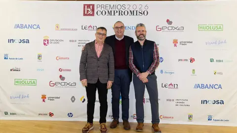El periódico digital Heraldo de León reivindicó este jueves “el periodismo comprometido” durante la gala de celebración de su primer aniversario, para cuya conmemoración se procedió a la entrega de los I Premios Compromiso, con los que reconoció a personas e instituciones “referentes” en la provincia. El Auditorio Ciudad de León fue el lugar elegido para celebrar la gala que reunió a una nutrida representación de la sociedad leonesa con más de 400 invitados que llenaron el auditorio Ciudad de León y no quisieron perderse la celebración del primer año de vida de un medio que, tal y como se subrayó durante el evento, “nace y crece desde un propósito, una incuestionable vocación de servicio y un comprometido compromiso con la sociedad”. Fotos: cara A cara
