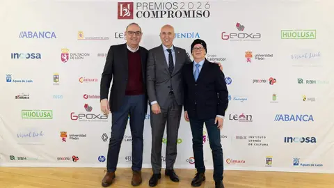 El periódico digital Heraldo de León reivindicó este jueves “el periodismo comprometido” durante la gala de celebración de su primer aniversario, para cuya conmemoración se procedió a la entrega de los I Premios Compromiso, con los que reconoció a personas e instituciones “referentes” en la provincia. El Auditorio Ciudad de León fue el lugar elegido para celebrar la gala que reunió a una nutrida representación de la sociedad leonesa con más de 400 invitados que llenaron el auditorio Ciudad de León y no quisieron perderse la celebración del primer año de vida de un medio que, tal y como se subrayó durante el evento, “nace y crece desde un propósito, una incuestionable vocación de servicio y un comprometido compromiso con la sociedad”. Fotos: cara A cara