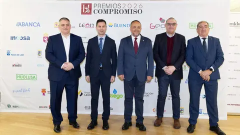 El periódico digital Heraldo de León reivindicó este jueves “el periodismo comprometido” durante la gala de celebración de su primer aniversario, para cuya conmemoración se procedió a la entrega de los I Premios Compromiso, con los que reconoció a personas e instituciones “referentes” en la provincia. El Auditorio Ciudad de León fue el lugar elegido para celebrar la gala que reunió a una nutrida representación de la sociedad leonesa con más de 400 invitados que llenaron el auditorio Ciudad de León y no quisieron perderse la celebración del primer año de vida de un medio que, tal y como se subrayó durante el evento, “nace y crece desde un propósito, una incuestionable vocación de servicio y un comprometido compromiso con la sociedad”. Fotos: cara A cara