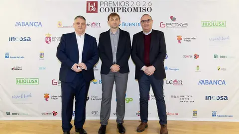 El periódico digital Heraldo de León reivindicó este jueves “el periodismo comprometido” durante la gala de celebración de su primer aniversario, para cuya conmemoración se procedió a la entrega de los I Premios Compromiso, con los que reconoció a personas e instituciones “referentes” en la provincia. El Auditorio Ciudad de León fue el lugar elegido para celebrar la gala que reunió a una nutrida representación de la sociedad leonesa con más de 400 invitados que llenaron el auditorio Ciudad de León y no quisieron perderse la celebración del primer año de vida de un medio que, tal y como se subrayó durante el evento, “nace y crece desde un propósito, una incuestionable vocación de servicio y un comprometido compromiso con la sociedad”. Fotos: cara A cara