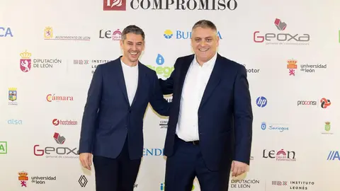 El periódico digital Heraldo de León reivindicó este jueves “el periodismo comprometido” durante la gala de celebración de su primer aniversario, para cuya conmemoración se procedió a la entrega de los I Premios Compromiso, con los que reconoció a personas e instituciones “referentes” en la provincia. El Auditorio Ciudad de León fue el lugar elegido para celebrar la gala que reunió a una nutrida representación de la sociedad leonesa con más de 400 invitados que llenaron el auditorio Ciudad de León y no quisieron perderse la celebración del primer año de vida de un medio que, tal y como se subrayó durante el evento, “nace y crece desde un propósito, una incuestionable vocación de servicio y un comprometido compromiso con la sociedad”. Fotos: cara A cara