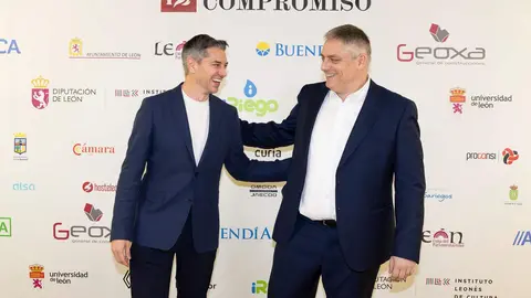 El periódico digital Heraldo de León reivindicó este jueves “el periodismo comprometido” durante la gala de celebración de su primer aniversario, para cuya conmemoración se procedió a la entrega de los I Premios Compromiso, con los que reconoció a personas e instituciones “referentes” en la provincia. El Auditorio Ciudad de León fue el lugar elegido para celebrar la gala que reunió a una nutrida representación de la sociedad leonesa con más de 400 invitados que llenaron el auditorio Ciudad de León y no quisieron perderse la celebración del primer año de vida de un medio que, tal y como se subrayó durante el evento, “nace y crece desde un propósito, una incuestionable vocación de servicio y un comprometido compromiso con la sociedad”. Fotos: cara A cara