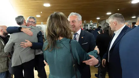 El periódico digital Heraldo de León reivindicó este jueves “el periodismo comprometido” durante la gala de celebración de su primer aniversario, para cuya conmemoración se procedió a la entrega de los I Premios Compromiso, con los que reconoció a personas e instituciones “referentes” en la provincia. El Auditorio Ciudad de León fue el lugar elegido para celebrar la gala que reunió a una nutrida representación de la sociedad leonesa con más de 400 invitados que llenaron el auditorio Ciudad de León y no quisieron perderse la celebración del primer año de vida de un medio que, tal y como se subrayó durante el evento, “nace y crece desde un propósito, una incuestionable vocación de servicio y un comprometido compromiso con la sociedad”. Fotos: cara A cara