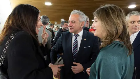 El periódico digital Heraldo de León reivindicó este jueves “el periodismo comprometido” durante la gala de celebración de su primer aniversario, para cuya conmemoración se procedió a la entrega de los I Premios Compromiso, con los que reconoció a personas e instituciones “referentes” en la provincia. El Auditorio Ciudad de León fue el lugar elegido para celebrar la gala que reunió a una nutrida representación de la sociedad leonesa con más de 400 invitados que llenaron el auditorio Ciudad de León y no quisieron perderse la celebración del primer año de vida de un medio que, tal y como se subrayó durante el evento, “nace y crece desde un propósito, una incuestionable vocación de servicio y un comprometido compromiso con la sociedad”. Fotos: cara A cara