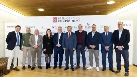 El periódico digital Heraldo de León reivindicó este jueves “el periodismo comprometido” durante la gala de celebración de su primer aniversario, para cuya conmemoración se procedió a la entrega de los I Premios Compromiso, con los que reconoció a personas e instituciones “referentes” en la provincia. El Auditorio Ciudad de León fue el lugar elegido para celebrar la gala que reunió a una nutrida representación de la sociedad leonesa con más de 400 invitados que llenaron el auditorio Ciudad de León y no quisieron perderse la celebración del primer año de vida de un medio que, tal y como se subrayó durante el evento, “nace y crece desde un propósito, una incuestionable vocación de servicio y un comprometido compromiso con la sociedad”. Fotos: cara A cara