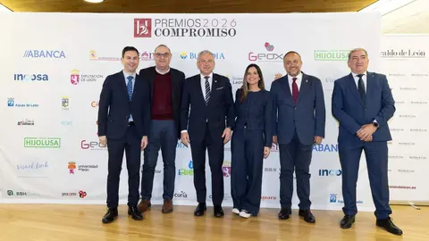 El periódico digital Heraldo de León reivindicó este jueves “el periodismo comprometido” durante la gala de celebración de su primer aniversario, para cuya conmemoración se procedió a la entrega de los I Premios Compromiso, con los que reconoció a personas e instituciones “referentes” en la provincia. El Auditorio Ciudad de León fue el lugar elegido para celebrar la gala que reunió a una nutrida representación de la sociedad leonesa con más de 400 invitados que llenaron el auditorio Ciudad de León y no quisieron perderse la celebración del primer año de vida de un medio que, tal y como se subrayó durante el evento, “nace y crece desde un propósito, una incuestionable vocación de servicio y un comprometido compromiso con la sociedad”. Fotos: cara A cara
