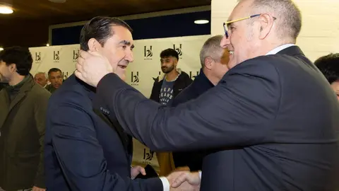 El periódico digital Heraldo de León reivindicó este jueves “el periodismo comprometido” durante la gala de celebración de su primer aniversario, para cuya conmemoración se procedió a la entrega de los I Premios Compromiso, con los que reconoció a personas e instituciones “referentes” en la provincia. El Auditorio Ciudad de León fue el lugar elegido para celebrar la gala que reunió a una nutrida representación de la sociedad leonesa con más de 400 invitados que llenaron el auditorio Ciudad de León y no quisieron perderse la celebración del primer año de vida de un medio que, tal y como se subrayó durante el evento, “nace y crece desde un propósito, una incuestionable vocación de servicio y un comprometido compromiso con la sociedad”. Fotos: cara A cara