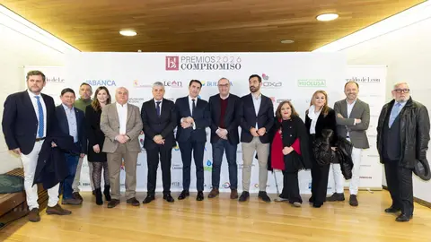 El periódico digital Heraldo de León reivindicó este jueves “el periodismo comprometido” durante la gala de celebración de su primer aniversario, para cuya conmemoración se procedió a la entrega de los I Premios Compromiso, con los que reconoció a personas e instituciones “referentes” en la provincia. El Auditorio Ciudad de León fue el lugar elegido para celebrar la gala que reunió a una nutrida representación de la sociedad leonesa con más de 400 invitados que llenaron el auditorio Ciudad de León y no quisieron perderse la celebración del primer año de vida de un medio que, tal y como se subrayó durante el evento, “nace y crece desde un propósito, una incuestionable vocación de servicio y un comprometido compromiso con la sociedad”. Fotos: cara A cara