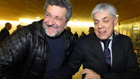 El periódico digital Heraldo de León reivindicó este jueves “el periodismo comprometido” durante la gala de celebración de su primer aniversario, para cuya conmemoración se procedió a la entrega de los I Premios Compromiso, con los que reconoció a personas e instituciones “referentes” en la provincia. El Auditorio Ciudad de León fue el lugar elegido para celebrar la gala que reunió a una nutrida representación de la sociedad leonesa con más de 400 invitados que llenaron el auditorio Ciudad de León y no quisieron perderse la celebración del primer año de vida de un medio que, tal y como se subrayó durante el evento, “nace y crece desde un propósito, una incuestionable vocación de servicio y un comprometido compromiso con la sociedad”. Fotos: cara A cara