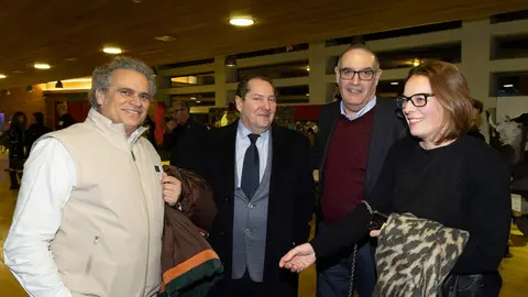 El periódico digital Heraldo de León reivindicó este jueves “el periodismo comprometido” durante la gala de celebración de su primer aniversario, para cuya conmemoración se procedió a la entrega de los I Premios Compromiso, con los que reconoció a personas e instituciones “referentes” en la provincia. El Auditorio Ciudad de León fue el lugar elegido para celebrar la gala que reunió a una nutrida representación de la sociedad leonesa con más de 400 invitados que llenaron el auditorio Ciudad de León y no quisieron perderse la celebración del primer año de vida de un medio que, tal y como se subrayó durante el evento, “nace y crece desde un propósito, una incuestionable vocación de servicio y un comprometido compromiso con la sociedad”. Fotos: cara A cara