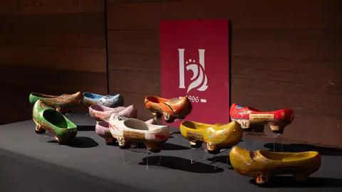 El periódico digital Heraldo de León reivindicó este jueves “el periodismo comprometido” durante la gala de celebración de su primer aniversario, para cuya conmemoración se procedió a la entrega de los I Premios Compromiso, con los que reconoció a personas e instituciones “referentes” en la provincia. El Auditorio Ciudad de León fue el lugar elegido para celebrar la gala que reunió a una nutrida representación de la sociedad leonesa con más de 400 invitados que llenaron el auditorio Ciudad de León y no quisieron perderse la celebración del primer año de vida de un medio que, tal y como se subrayó durante el evento, “nace y crece desde un propósito, una incuestionable vocación de servicio y un comprometido compromiso con la sociedad”. Fotos: cara A cara