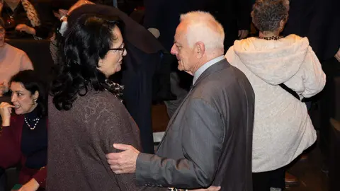 El periódico digital Heraldo de León reivindicó este jueves “el periodismo comprometido” durante la gala de celebración de su primer aniversario, para cuya conmemoración se procedió a la entrega de los I Premios Compromiso, con los que reconoció a personas e instituciones “referentes” en la provincia. El Auditorio Ciudad de León fue el lugar elegido para celebrar la gala que reunió a una nutrida representación de la sociedad leonesa con más de 400 invitados que llenaron el auditorio Ciudad de León y no quisieron perderse la celebración del primer año de vida de un medio que, tal y como se subrayó durante el evento, “nace y crece desde un propósito, una incuestionable vocación de servicio y un comprometido compromiso con la sociedad”. Fotos: cara A cara