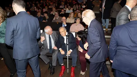 El periódico digital Heraldo de León reivindicó este jueves “el periodismo comprometido” durante la gala de celebración de su primer aniversario, para cuya conmemoración se procedió a la entrega de los I Premios Compromiso, con los que reconoció a personas e instituciones “referentes” en la provincia. El Auditorio Ciudad de León fue el lugar elegido para celebrar la gala que reunió a una nutrida representación de la sociedad leonesa con más de 400 invitados que llenaron el auditorio Ciudad de León y no quisieron perderse la celebración del primer año de vida de un medio que, tal y como se subrayó durante el evento, “nace y crece desde un propósito, una incuestionable vocación de servicio y un comprometido compromiso con la sociedad”. Fotos: cara A cara