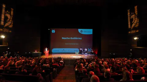 El periódico digital Heraldo de León reivindicó este jueves “el periodismo comprometido” durante la gala de celebración de su primer aniversario, para cuya conmemoración se procedió a la entrega de los I Premios Compromiso, con los que reconoció a personas e instituciones “referentes” en la provincia. Fotos: cara A cara