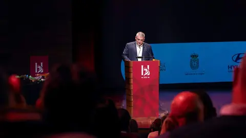 El periódico digital Heraldo de León reivindicó este jueves “el periodismo comprometido” durante la gala de celebración de su primer aniversario, para cuya conmemoración se procedió a la entrega de los I Premios Compromiso, con los que reconoció a personas e instituciones “referentes” en la provincia. Fotos: cara A cara