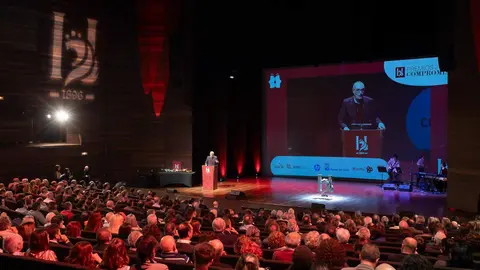 El periódico digital Heraldo de León reivindicó este jueves “el periodismo comprometido” durante la gala de celebración de su primer aniversario, para cuya conmemoración se procedió a la entrega de los I Premios Compromiso, con los que reconoció a personas e instituciones “referentes” en la provincia. Fotos: cara A cara