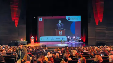 El periódico digital Heraldo de León reivindicó este jueves “el periodismo comprometido” durante la gala de celebración de su primer aniversario, para cuya conmemoración se procedió a la entrega de los I Premios Compromiso, con los que reconoció a personas e instituciones “referentes” en la provincia. Fotos: cara A cara