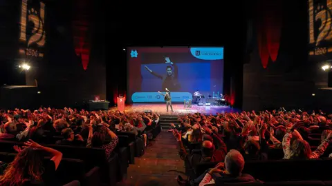 El periódico digital Heraldo de León reivindicó este jueves “el periodismo comprometido” durante la gala de celebración de su primer aniversario, para cuya conmemoración se procedió a la entrega de los I Premios Compromiso, con los que reconoció a personas e instituciones “referentes” en la provincia. Fotos: cara A cara