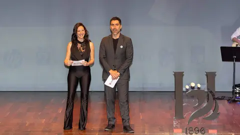 El periódico digital Heraldo de León reivindicó este jueves “el periodismo comprometido” durante la gala de celebración de su primer aniversario, para cuya conmemoración se procedió a la entrega de los I Premios Compromiso, con los que reconoció a personas e instituciones “referentes” en la provincia. Fotos: cara A cara