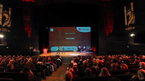 El periódico digital Heraldo de León reivindicó este jueves “el periodismo comprometido” durante la gala de celebración de su primer aniversario, para cuya conmemoración se procedió a la entrega de los I Premios Compromiso, con los que reconoció a personas e instituciones “referentes” en la provincia. Fotos: cara A cara