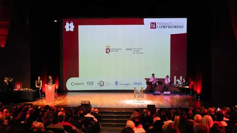 El periódico digital Heraldo de León reivindicó este jueves “el periodismo comprometido” durante la gala de celebración de su primer aniversario, para cuya conmemoración se procedió a la entrega de los I Premios Compromiso, con los que reconoció a personas e instituciones “referentes” en la provincia. Fotos: cara A cara