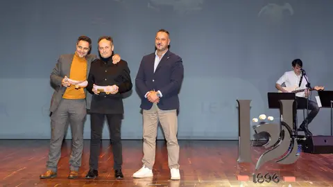 El periódico digital Heraldo de León reivindicó este jueves “el periodismo comprometido” durante la gala de celebración de su primer aniversario, para cuya conmemoración se procedió a la entrega de los I Premios Compromiso, con los que reconoció a personas e instituciones “referentes” en la provincia. Fotos: cara A cara