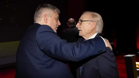 El periódico digital Heraldo de León reivindicó este jueves “el periodismo comprometido” durante la gala de celebración de su primer aniversario, para cuya conmemoración se procedió a la entrega de los I Premios Compromiso, con los que reconoció a personas e instituciones “referentes” en la provincia. Fotos: cara A cara