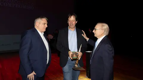 El periódico digital Heraldo de León reivindicó este jueves “el periodismo comprometido” durante la gala de celebración de su primer aniversario, para cuya conmemoración se procedió a la entrega de los I Premios Compromiso, con los que reconoció a personas e instituciones “referentes” en la provincia. Fotos: cara A cara