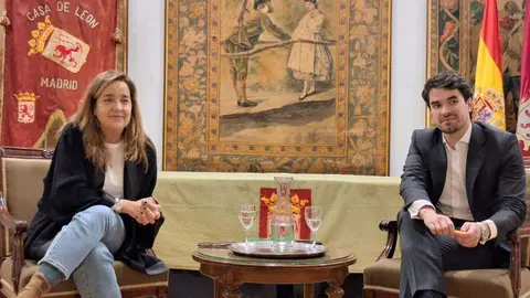 Natichu Alvarado hace afición en Madrid. La consejera ejecutiva de la Cultural y Deportiva Leonesa protagonizó una charla en la Casa de León en Madrid en la que repasó la actualidad del club. Foto: Casa de León en Madrid.