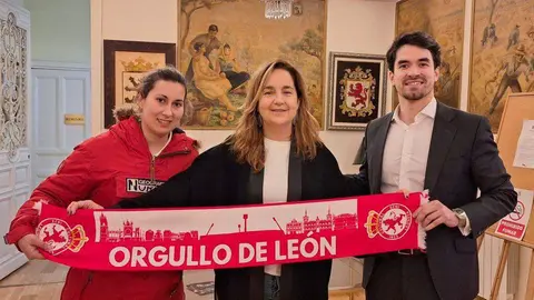 Natichu Alvarado hace afición en Madrid. La consejera ejecutiva de la Cultural y Deportiva Leonesa protagonizó una charla en la Casa de León en Madrid en la que repasó la actualidad del club. Foto: Casa de León en Madrid.