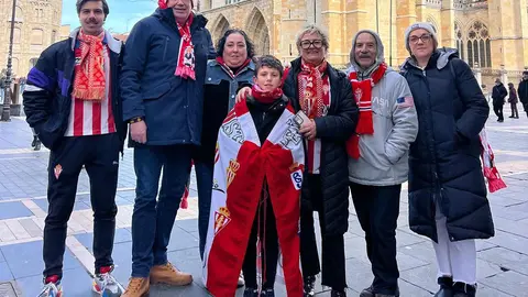 Hoy sábado ya es día de fútbol grande para el sportinguismo (y para el culturalismo). Desde primera hora, miles de aficionados se han dejado ver por las calles de León.