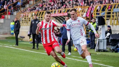 Ante el Sporting, en un partido envuelto en respetuosa rivalidad y un ambiente para enmarcar, la Cultural tuvo un castigo excesivo. El equipo de Ziganda fue mejor en todo, menos en el gol. Y por ahí llegó un resultado bruto, desmerecido, excesivo en todas las vertientes.