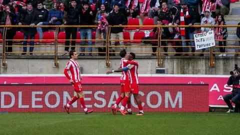 Ante el Sporting, en un partido envuelto en respetuosa rivalidad y un ambiente para enmarcar, la Cultural tuvo un castigo excesivo. El equipo de Ziganda fue mejor en todo, menos en el gol. Y por ahí llegó un resultado bruto, desmerecido, excesivo en todas las vertientes.