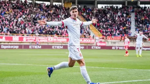 Ante el Sporting, en un partido envuelto en respetuosa rivalidad y un ambiente para enmarcar, la Cultural tuvo un castigo excesivo. El equipo de Ziganda fue mejor en todo, menos en el gol. Y por ahí llegó un resultado bruto, desmerecido, excesivo en todas las vertientes.