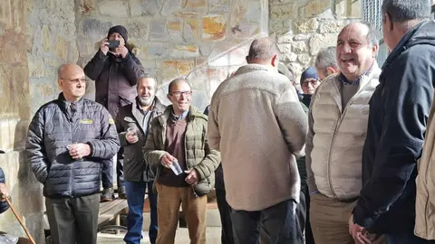 En Taranilla, la festividad de San Antón vuelve a celebrarse sin concesiones al olvido. La localidad de la Montaña Oriental Leonesa ha repetido este año una de sus citas más reconocibles: la subasta de los Patos.