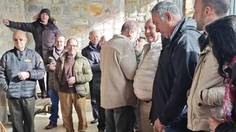 En Taranilla, la festividad de San Antón vuelve a celebrarse sin concesiones al olvido. La localidad de la Montaña Oriental Leonesa ha repetido este año una de sus citas más reconocibles: la subasta de los Patos.