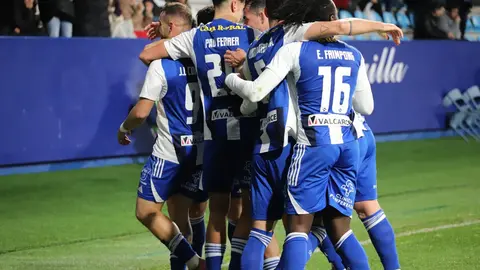 La Ponferradina suma y sigue. El equipo berciano recupera sensaciones, juego y goles ante su público. Fotos: Isaac Llamazares
