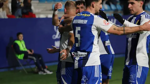 La Ponferradina suma y sigue. El equipo berciano recupera sensaciones, juego y goles ante su público. Fotos: Isaac Llamazares