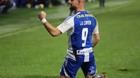 La Ponferradina suma y sigue. El equipo berciano recupera sensaciones, juego y goles ante su público. Fotos: Isaac Llamazares